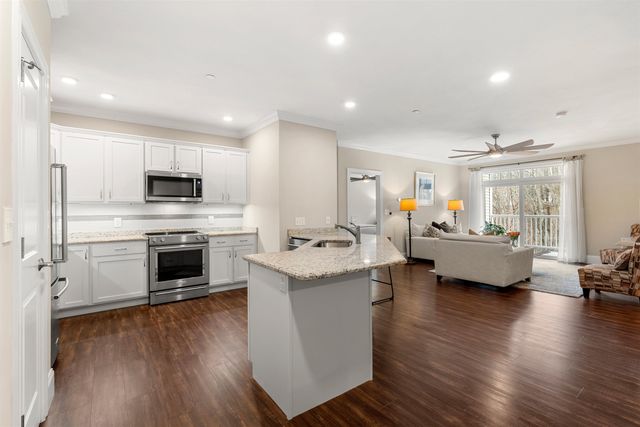 2 Henry David Dr Unit 209, Nashua, NH 03062