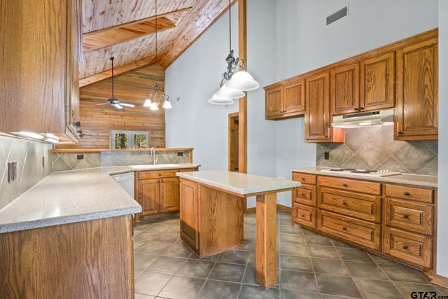 153 County Road 2433, Pittsburg, TX 75686