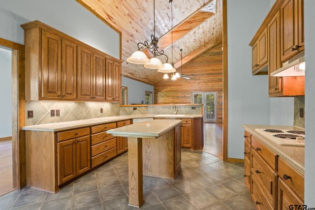 153 County Road 2433, Pittsburg, TX 75686