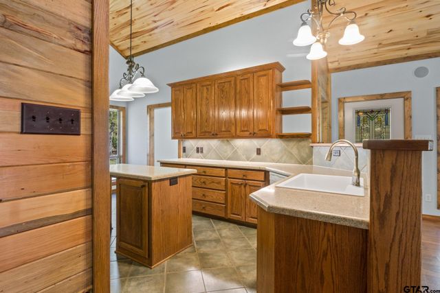 153 County Road 2433, Pittsburg, TX 75686