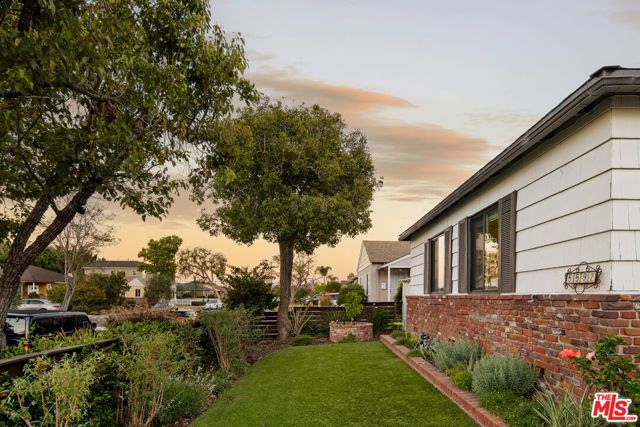 5592 W 82nd Street, Los Angeles, CA 90045