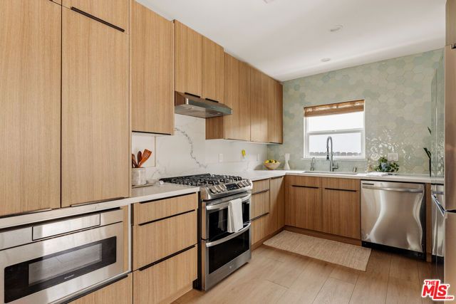 5592 W 82nd Street, Los Angeles, CA 90045