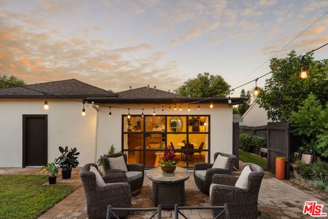 5592 W 82nd Street, Los Angeles, CA 90045