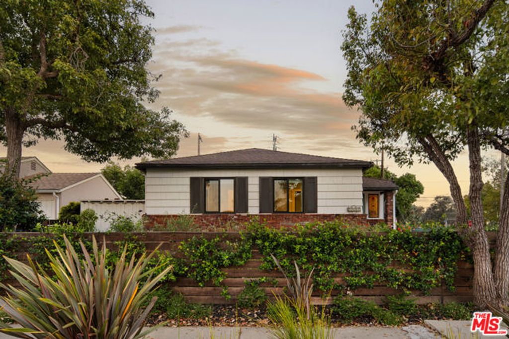5592 W 82nd Street, Los Angeles, CA 90045