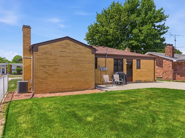 35842 Malibu Drive, Sterling Heights, MI 48312