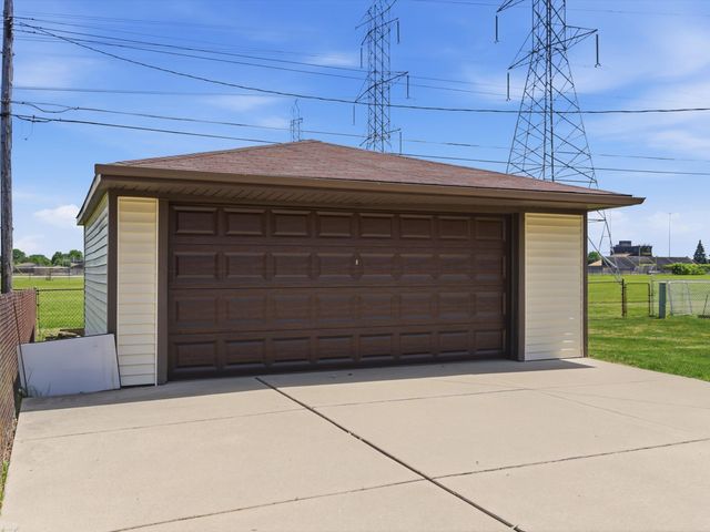 35842 Malibu Drive, Sterling Heights, MI 48312