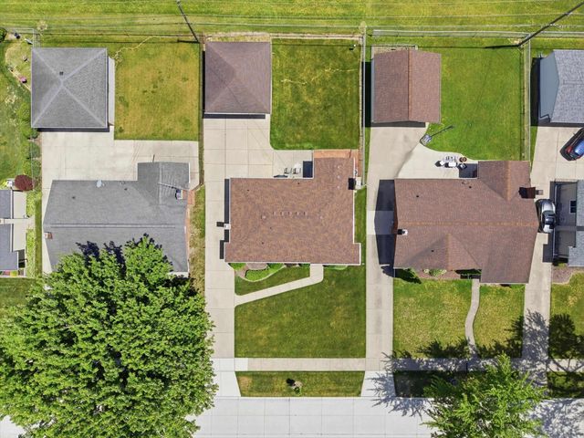 35842 Malibu Drive, Sterling Heights, MI 48312