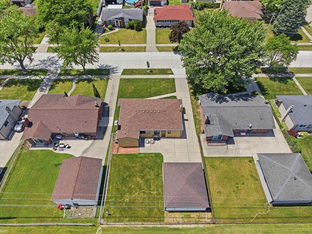 35842 Malibu Drive, Sterling Heights, MI 48312