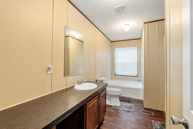 327 Whispering Trail, Gun Barrel City, TX 75156