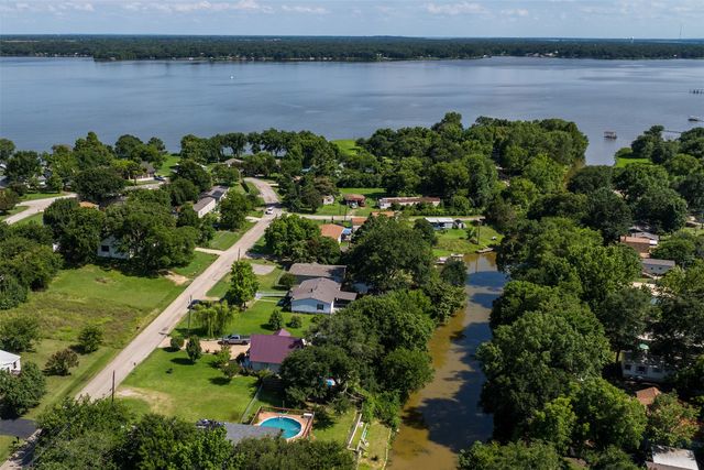 327 Whispering Trail, Gun Barrel City, TX 75156