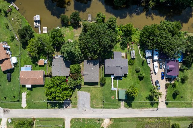 327 Whispering Trail, Gun Barrel City, TX 75156