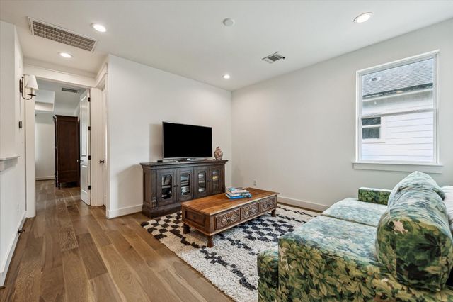 810 E 39th Street, Houston, TX 77022