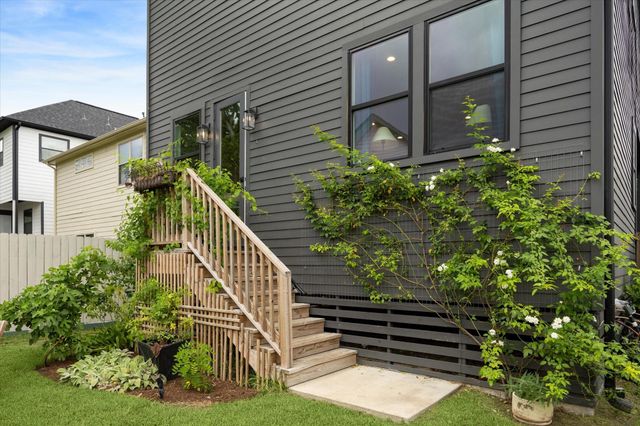 810 E 39th Street, Houston, TX 77022