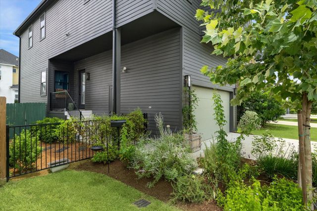 810 E 39th Street, Houston, TX 77022