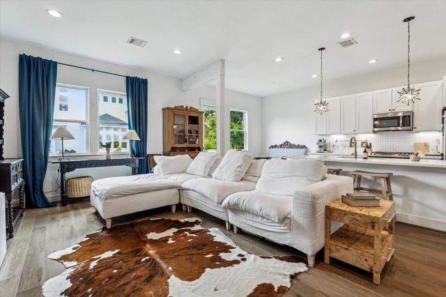 810 E 39th Street, Houston, TX 77022