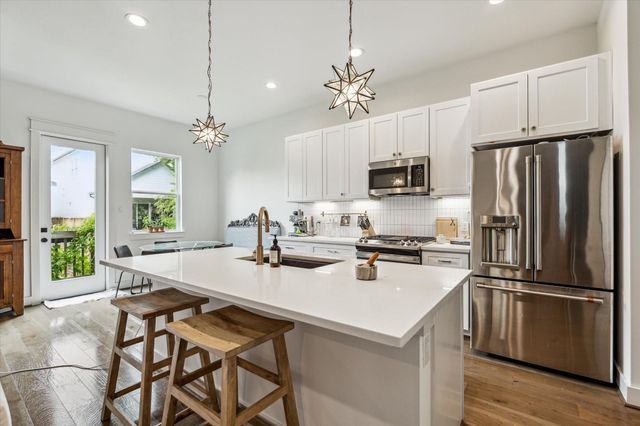 810 E 39th Street, Houston, TX 77022