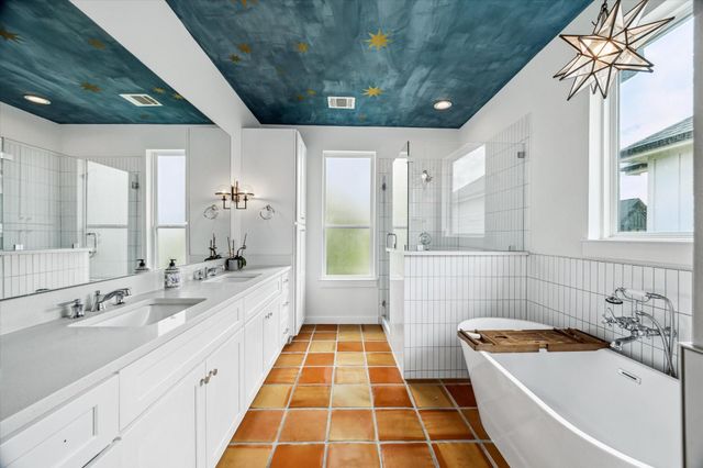 810 E 39th Street, Houston, TX 77022