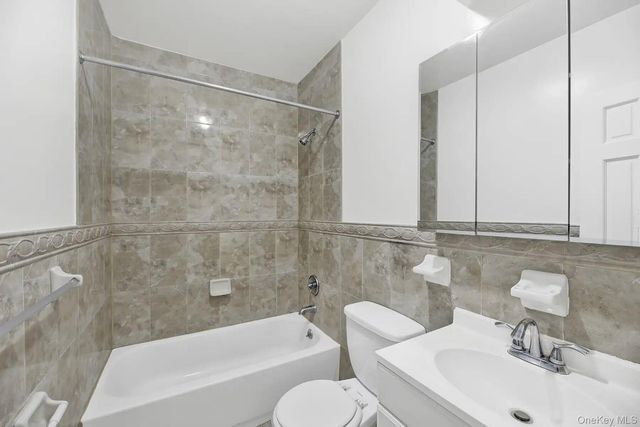 1 Ash place 1M, Great Neck Plaza, NY 11021