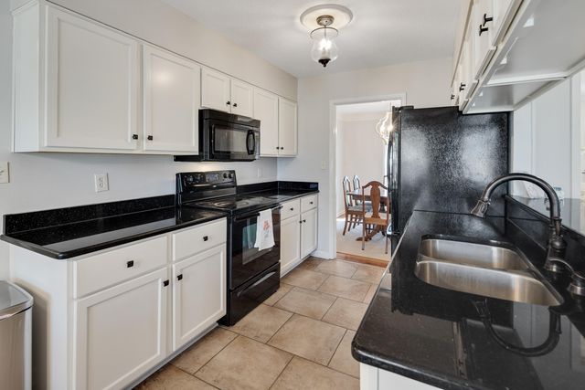 7248 MIMOSA DR, Germantown, TN 38138