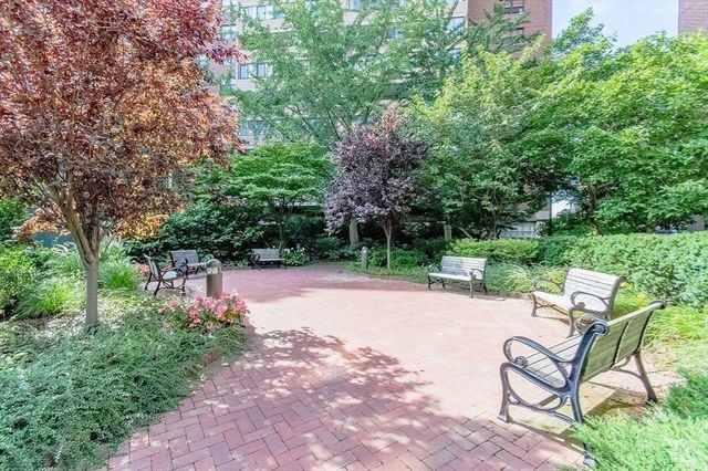 9 Hawthorne Place 12F, Boston, MA 02114