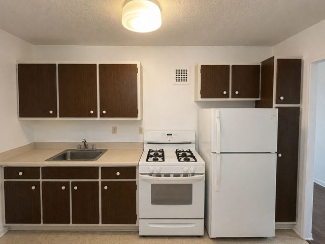 9 Hawthorne Place 12F, Boston, MA 02114