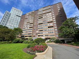 9 Hawthorne Place 12F, Boston, MA 02114
