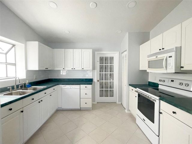 4940 NW 92nd Avenue, Sunrise, FL 33351