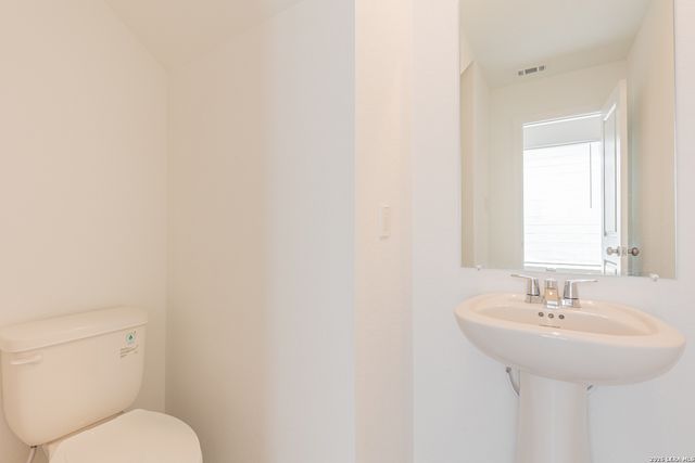 6749 MARBLE RDG, Elmendorf, TX 78112