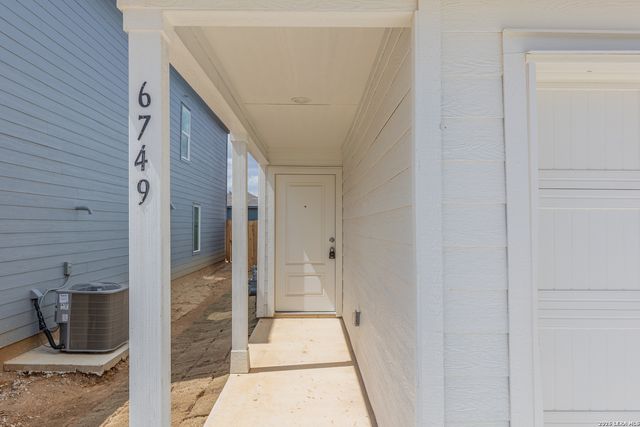 6749 MARBLE RDG, Elmendorf, TX 78112