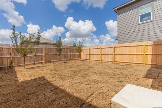 6749 MARBLE RDG, Elmendorf, TX 78112