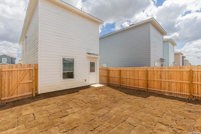6749 MARBLE RDG, Elmendorf, TX 78112