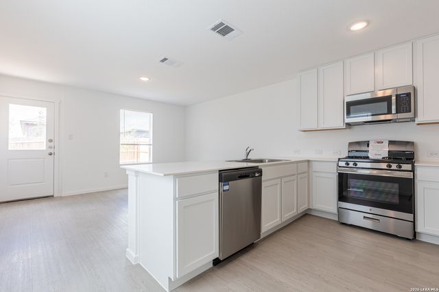 6749 MARBLE RDG, Elmendorf, TX 78112