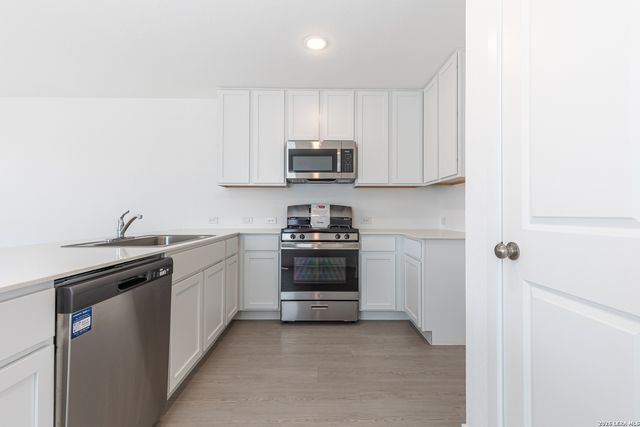 6749 MARBLE RDG, Elmendorf, TX 78112