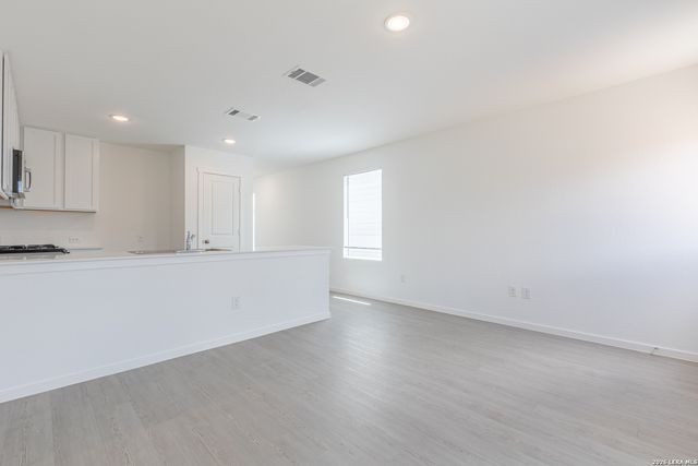 6749 MARBLE RDG, Elmendorf, TX 78112