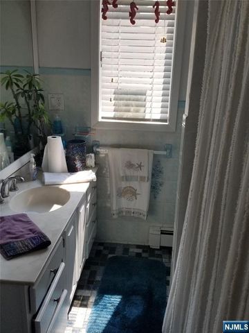 36 Glenwild Avenue 1, Bloomingdale, NJ 07403