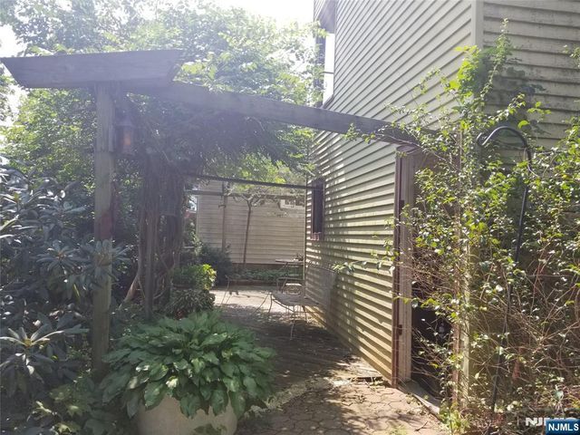 36 Glenwild Avenue 1, Bloomingdale, NJ 07403