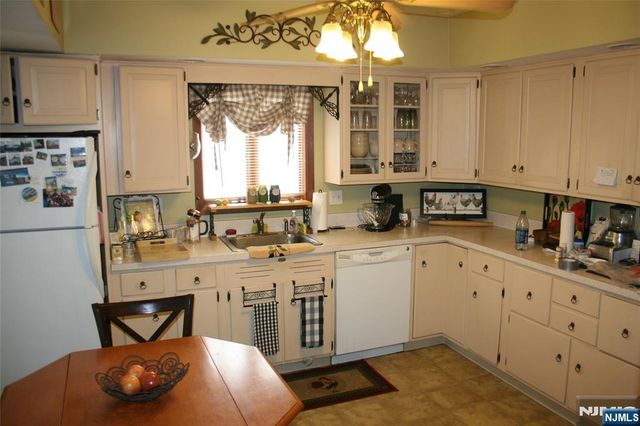 36 Glenwild Avenue 1, Bloomingdale, NJ 07403