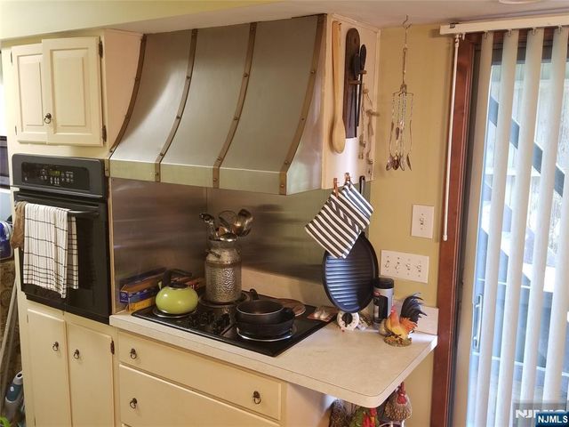 36 Glenwild Avenue 1, Bloomingdale, NJ 07403