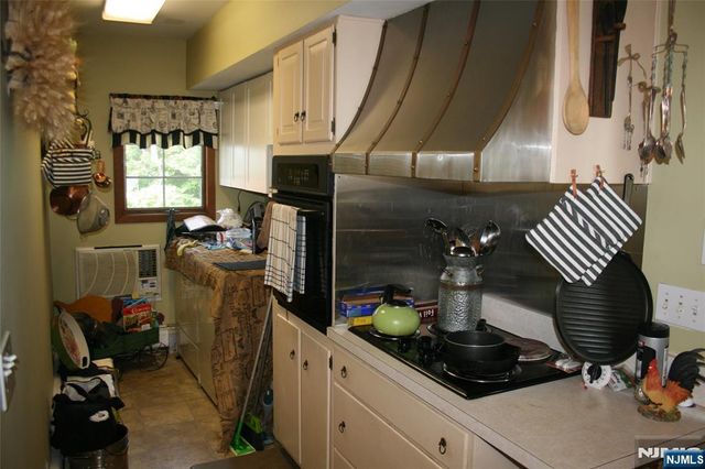 36 Glenwild Avenue 1, Bloomingdale, NJ 07403