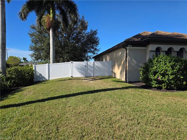 2406 Kismet Lakes LN, Cape Coral, FL 33993