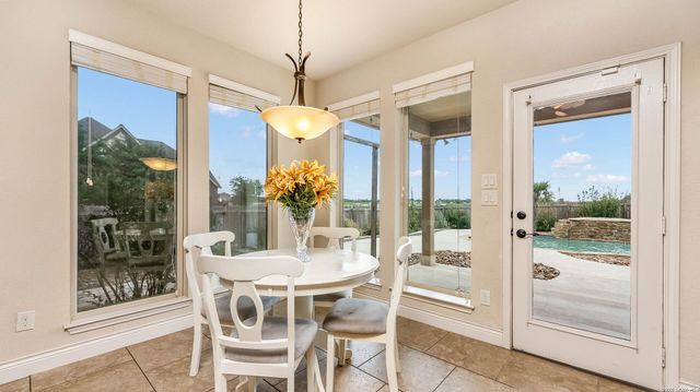 2701 SADDLEHORN DR, Seguin, TX 78155