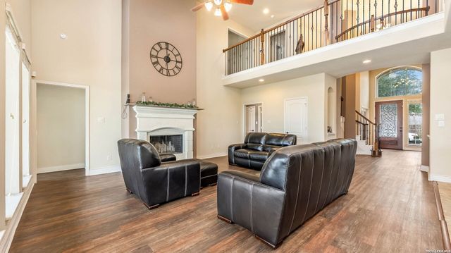 2701 SADDLEHORN DR, Seguin, TX 78155