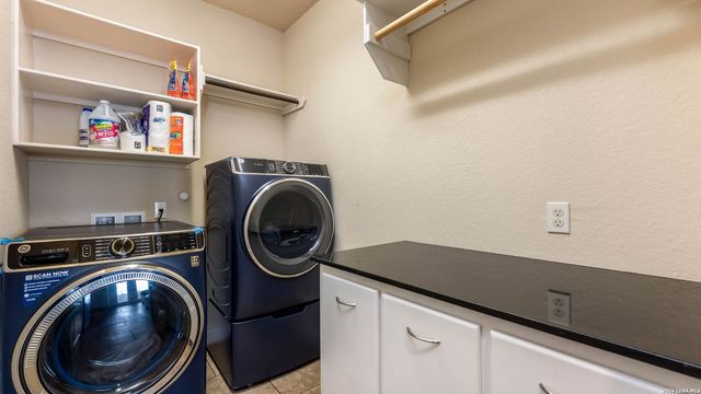 2701 SADDLEHORN DR, Seguin, TX 78155