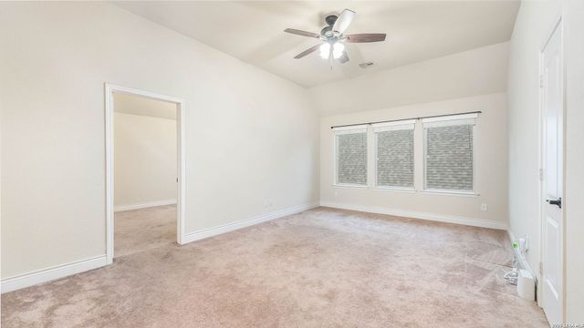 2701 SADDLEHORN DR, Seguin, TX 78155