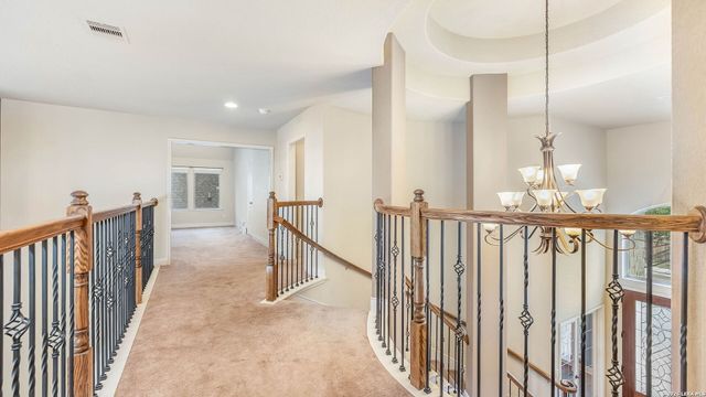 2701 SADDLEHORN DR, Seguin, TX 78155