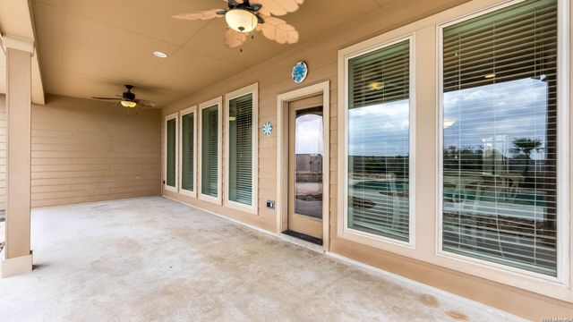 2701 SADDLEHORN DR, Seguin, TX 78155