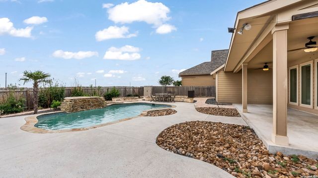 2701 SADDLEHORN DR, Seguin, TX 78155