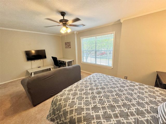 195 Blushwood Place, The Woodlands, TX 77382