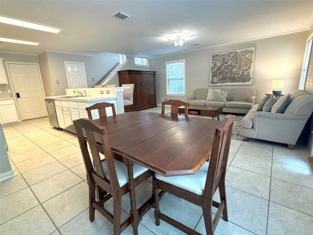 195 Blushwood Place, The Woodlands, TX 77382