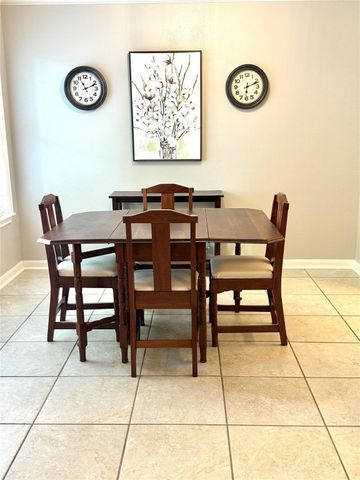 195 Blushwood Place, The Woodlands, TX 77382